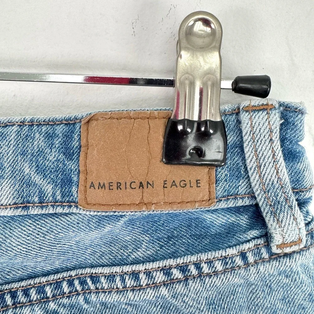 American Eagle Outfitters Baggy Mom Short Distressed‎ Denim Light Wash Size 00